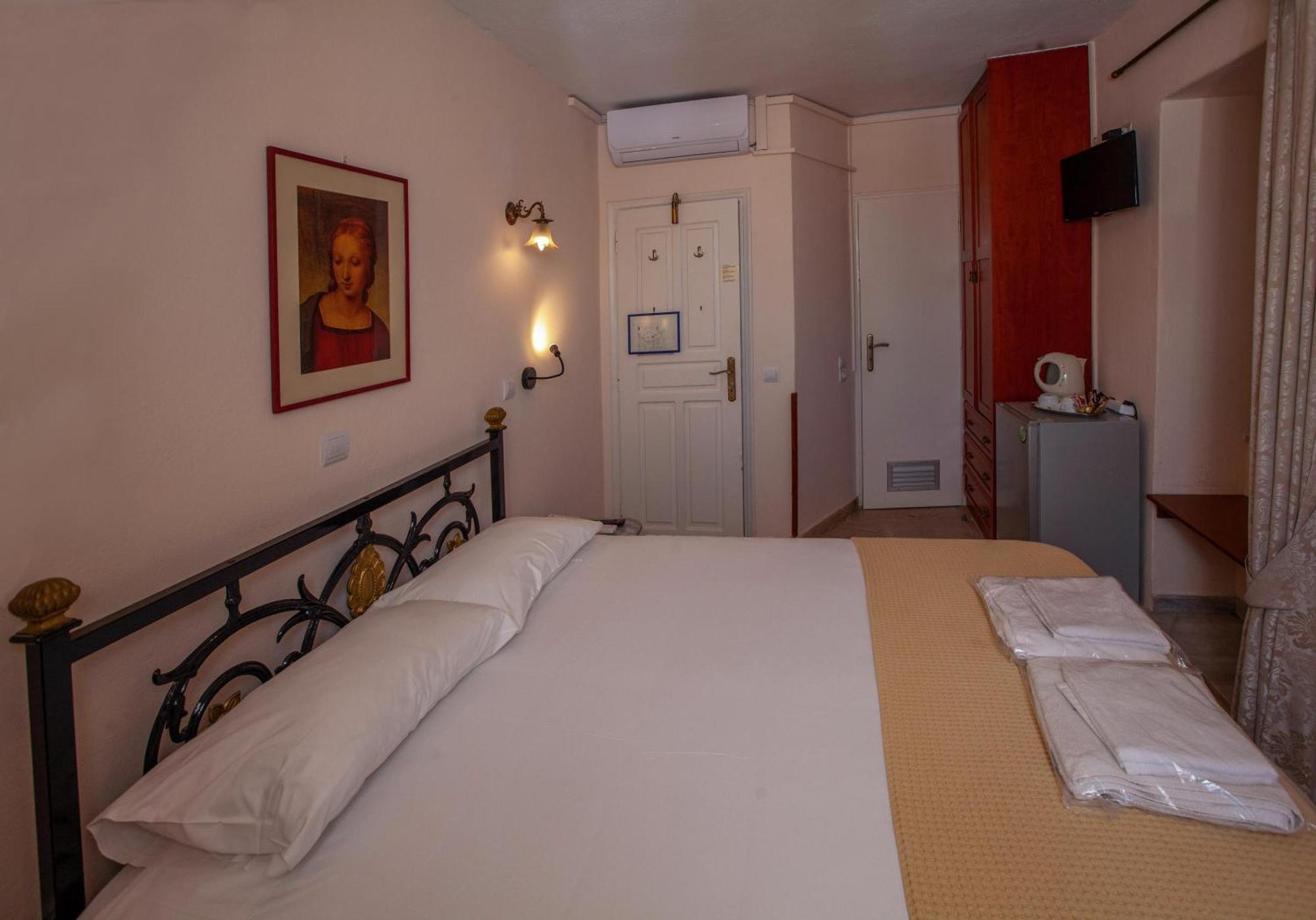 Byron Hotel Nauplia Habitación foto